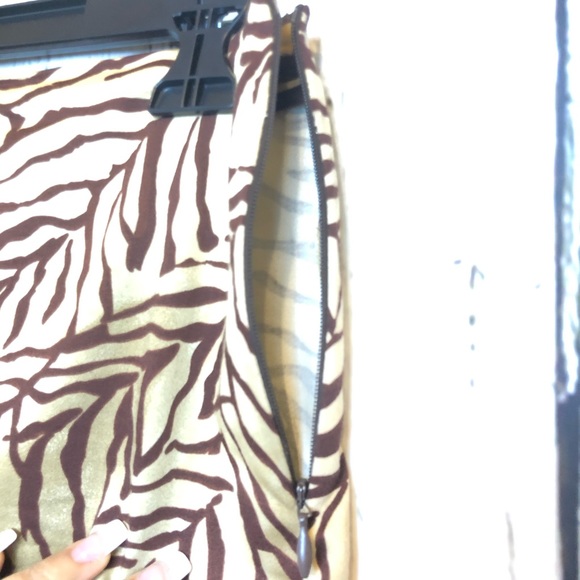 Express animal print mini skirt bold statement mob wife size 5/6 - Picture 3 of 6